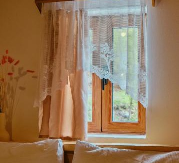 Shale House | Mountain Vista Guesthouse Shkafi