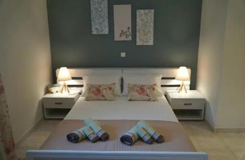 Divarata House | My Home, 2 bedroom house with bbq and garden