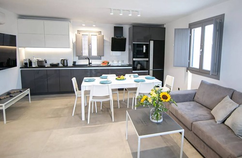 Exomytis House | My Rental Homes - Maison Nica with heated Jacuzzi on a panoramic terrace