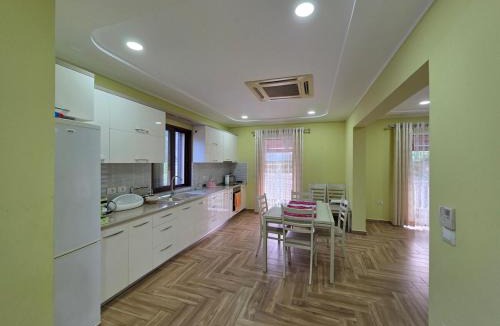 Sakës Apartment | N'Gegaj Villa
