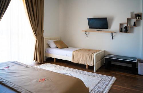 Sakës Hotel | N'Log N'Skuraj Hotel