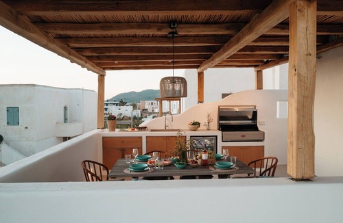 Kastraki House | Naxos Family Home in Kastraki – 3-Min Walk to Beach, Veranda, BBQ & Parking