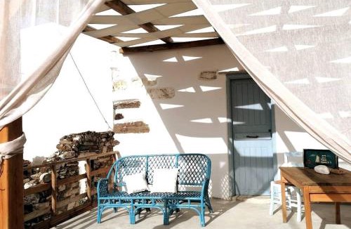 Naxos Apartment | Naxos Mountain Retreat - Tiny House Build on Rock