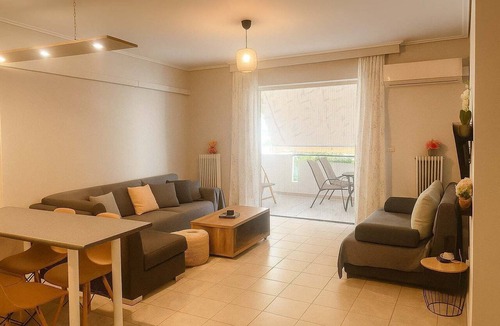 Neos Kosmos Apartment | Neos Kosmos Cozy Retreat - Central Comfort