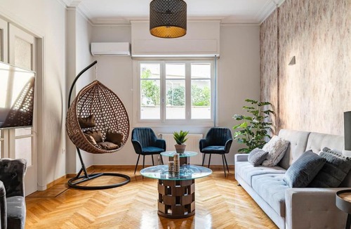 Makrigianni Apartment | New Huge 5BDR/2bath Apt(+netflix)/1min toAcropolis