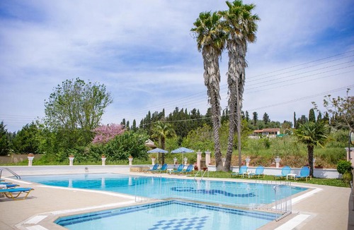 Sidari Hotel | Nikos Pool House & Apartments