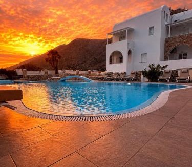 Perissa Hotel | Noème Santorini