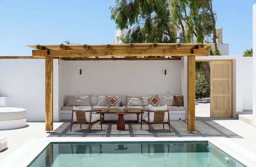 Santa Maria Villa | Noble Pearl Villa 3 Charming 4-bedroom Villa with Swimming pool & Jacuzzi