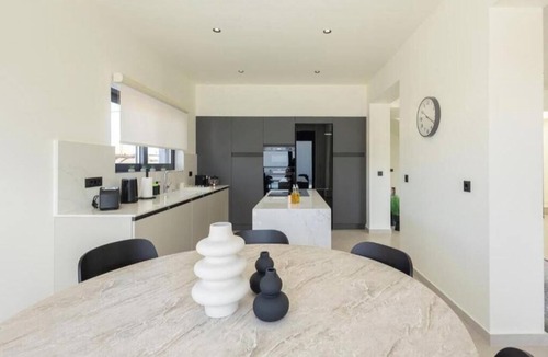 Kremasti Villa | Noera Villas 3 | Spacious Three-Bedroom Villa with Private Infinity Pool