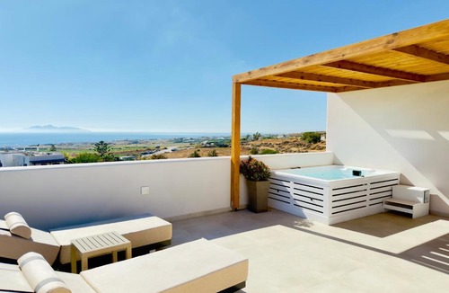 Vourvoulos Hotel | Nohēme Luxury Suites