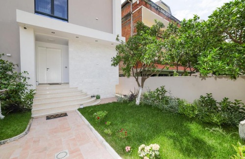 Tirana House | Noni Guesthouse