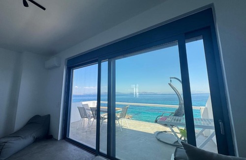 Kontos Villa | NV seafront Villa with private pool & NV seafront luxury suites no pool acces - Aegina