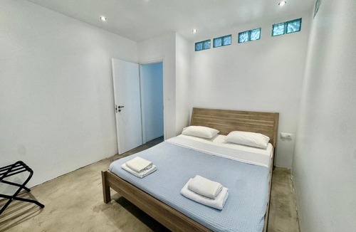 Kontos Villa | NV seafront Villa with private pool & NV seafront luxury suites no pool acces - Aegina