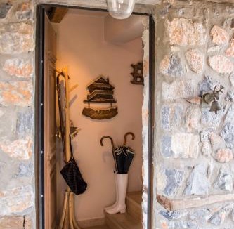 Aghios Athanasios Apartment | Oak & Pine