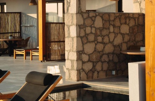 Milos Bed & Breakfast | Obsidian Suites Milos