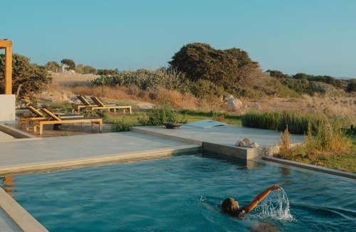Milos Bed & Breakfast | Obsidian Suites Milos