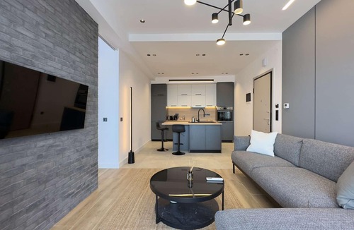 Ladadika Apartment | Oddity: Superior apartment