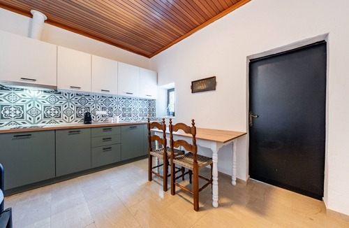 Sivota House | Old Manor House 2 Holiday Home with Sea View, Wi-Fi, and Air Conditioning