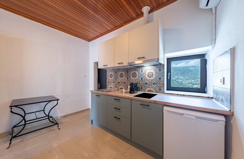 Sivota Apartment | Old Manor House 3 Apartment with Sea View, Wi-Fi and Air Conditioning