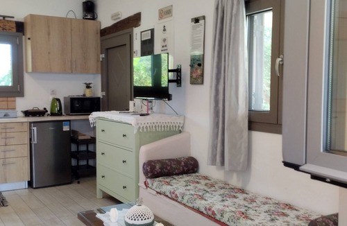 Kato Galatas Cottage | olea cottage, a peaceful retreat in an olive grove in Galatas.
