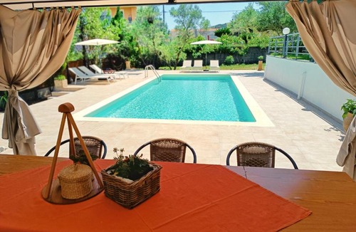 Nea Iraklitsa Villa | ☆OLIVE GARDEN VILLA☆ -NEA IRAKLITSA-