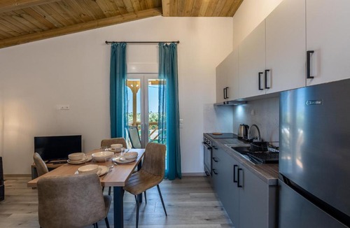 Anissaras Apartment | Olive Sun Suites