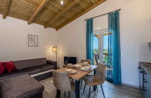 Anissaras Apartment | Olive Sun Suites