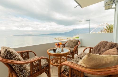 Korinthos Apartment | On The Waves Suites