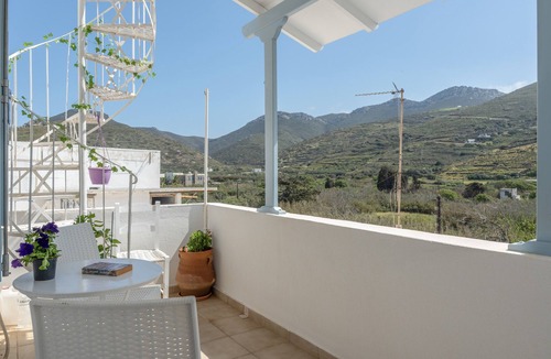 Katapola Apartment | One-Bedroom No 4 with Sea View, Wi-Fi and Air Conditioning