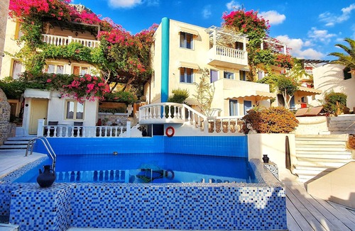 Piskopiano Apartment | One Private Studio with stunning full sea view, shared pool and Ac