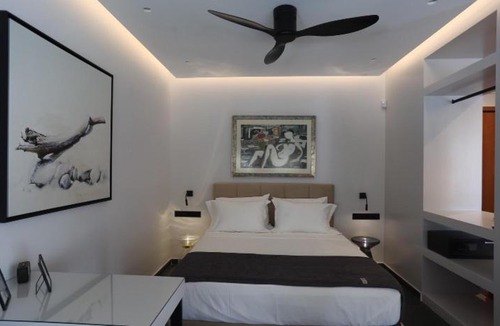 Vouliagmeni Apartment | Only2Suites
