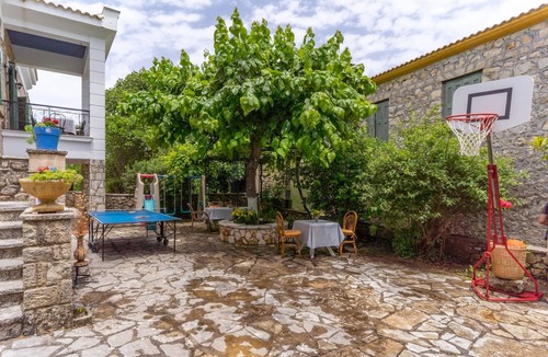 Asprogerakata House | Orestis stone apartment for 2 with garden!