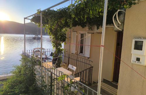 Vathy House | ORION (ΩΡΙΩΝ)