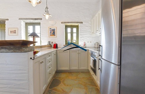 Kea House | Otzia Sunrise Retreat, overlooking the Bay of Otzia