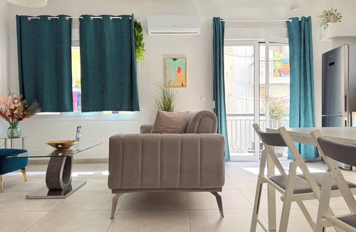Petralona Apartment | P3 - Beautiful Azur Jacuzzi Rooftop