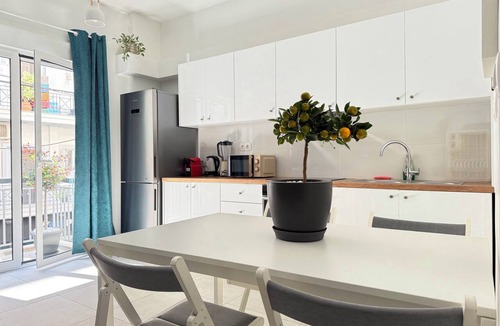 Petralona Apartment | P3 - Beautiful Azur Jacuzzi Rooftop