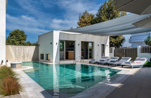 Kourouta Apartment | Palm View Suites
