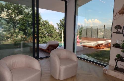 Mjull-Bathore Villa | Panorama Hill Villa Tirana - Private Pool & Views
