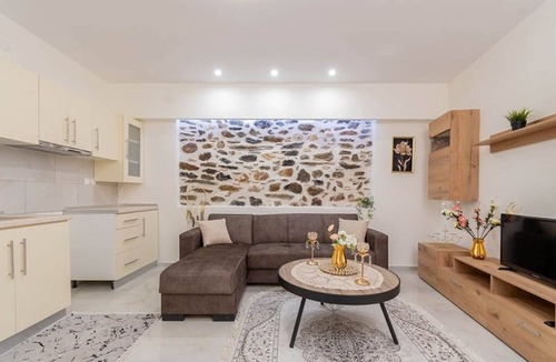 Paradhisos Apartment | Paradise House