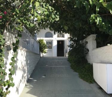 Sarakiniko House | Paradisos guesthouse