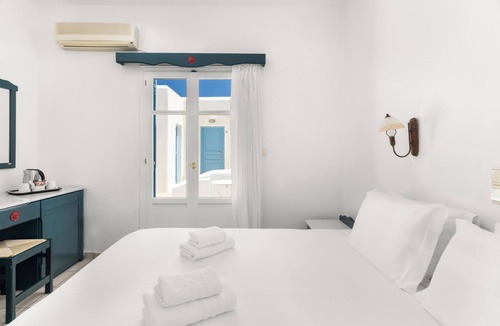 Logaras Hotel | Paros Inn Seafront by GHH