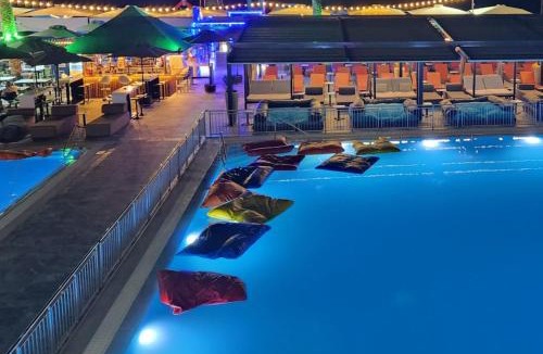 Salamis Apartment | Parrot Papagalakia 101