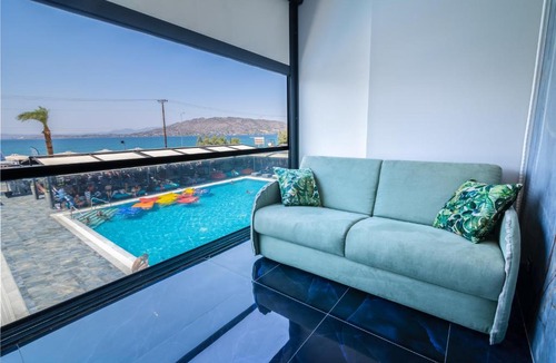 Salamis Apartment | Parrot Papagalakia 102