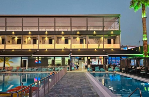 Salamis Apartment | Parrot Papagalakia 102