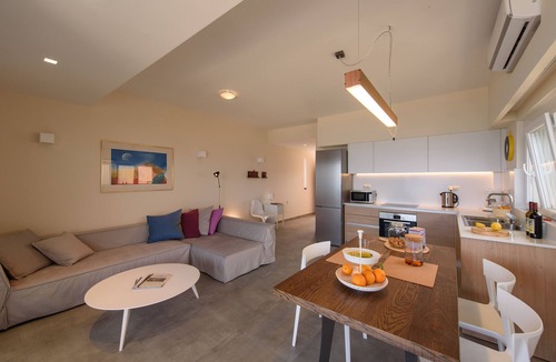 Kokinos Pirgos Apartment | Pasithea Suite | Beachfront Getaway