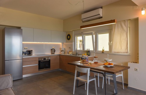Kokinos Pirgos Apartment | Pasithea Suite | Beachfront Getaway