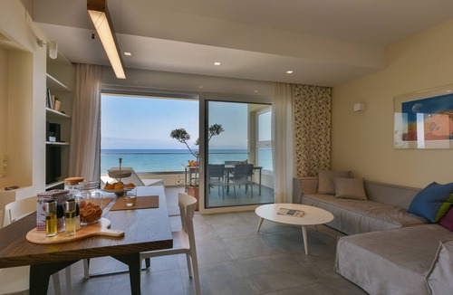 Kokinos Pirgos Apartment | Pasithea Suite | Beachfront Getaway