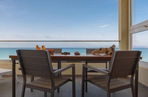 Kokinos Pirgos Apartment | Pasithea Suite | Beachfront Getaway