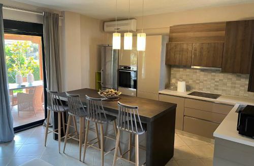 Kassandra Villa | Peaceful modern holiday vila