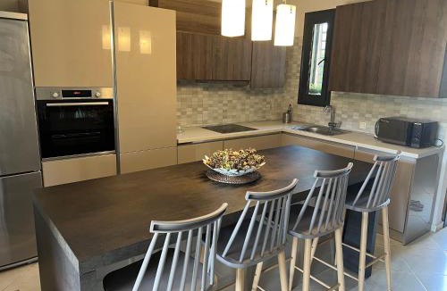 Kassandra Villa | Peaceful modern holiday vila